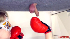 AnnyCandyPainboy: Une maîtresse boxe dans ses couilles d’esclave, easycbtgirl