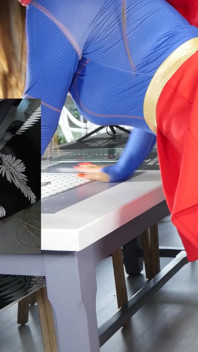 Mila Smart je supergirl a šuká