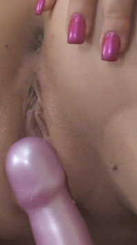 Janessa genießt es, sexvideos mit ihrem körper zu machen