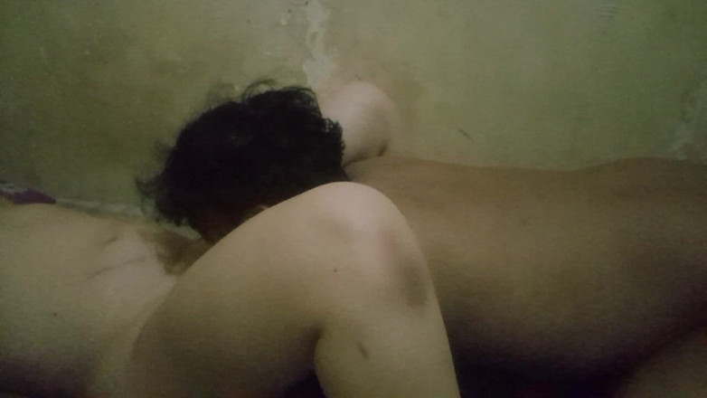 Angelina Pop: Lambendo a buceta do namorado até gozar