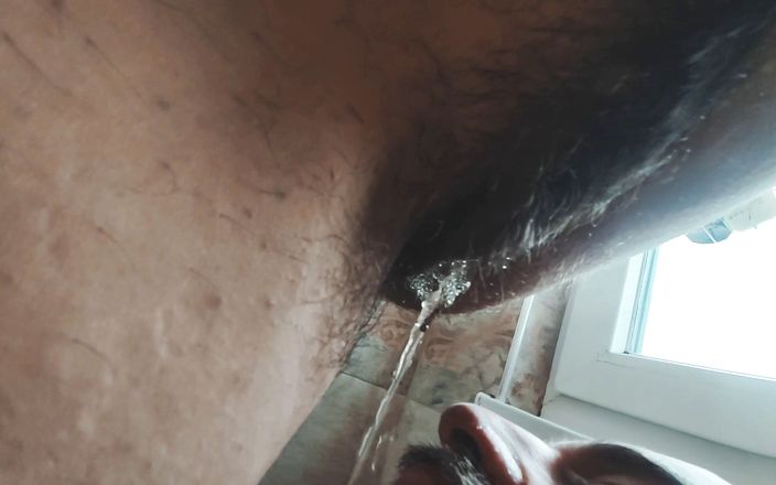 Hairy Homemade Amateur Orgasms: पति के मुंह में मूतना - अपमान किस्म