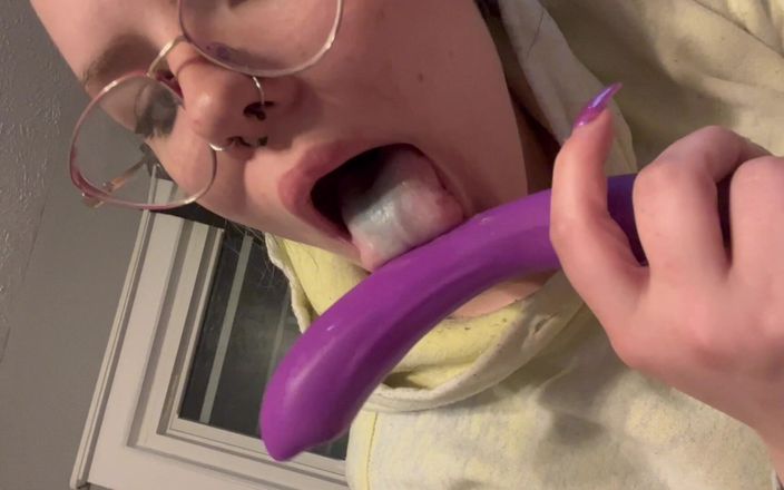 HarleyQ: nastolatka robi się spermą z wibratorem