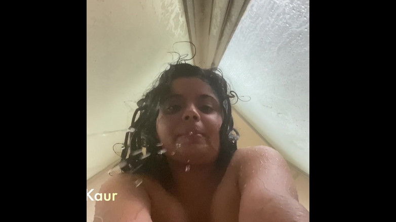 Natasha Kaur: Pov: phun nước vào bạn trong phòng tắm