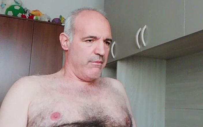 Setesesso7: Una paja mientras ve un video porno en xh