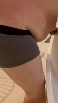 Lexi brincando na banheira, vários orgasmos com a ajuda de Luca
