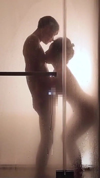 ハンサムなアジア人男性とデートして、ホテルで激しくセックスされる