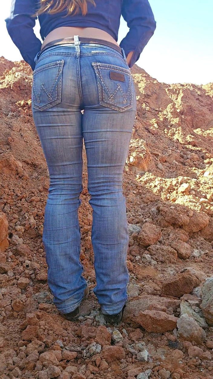 NaughtyRedFarmgirl: Рыжая трахается в задницу и киска сквиртует повсюду