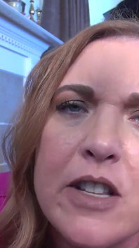 Tetajudys - Vaše prsatá milf nevlastní teta Denise vám honí (pov)