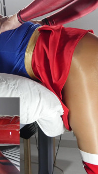 Mila Smart adalah supergirl dan kongkek