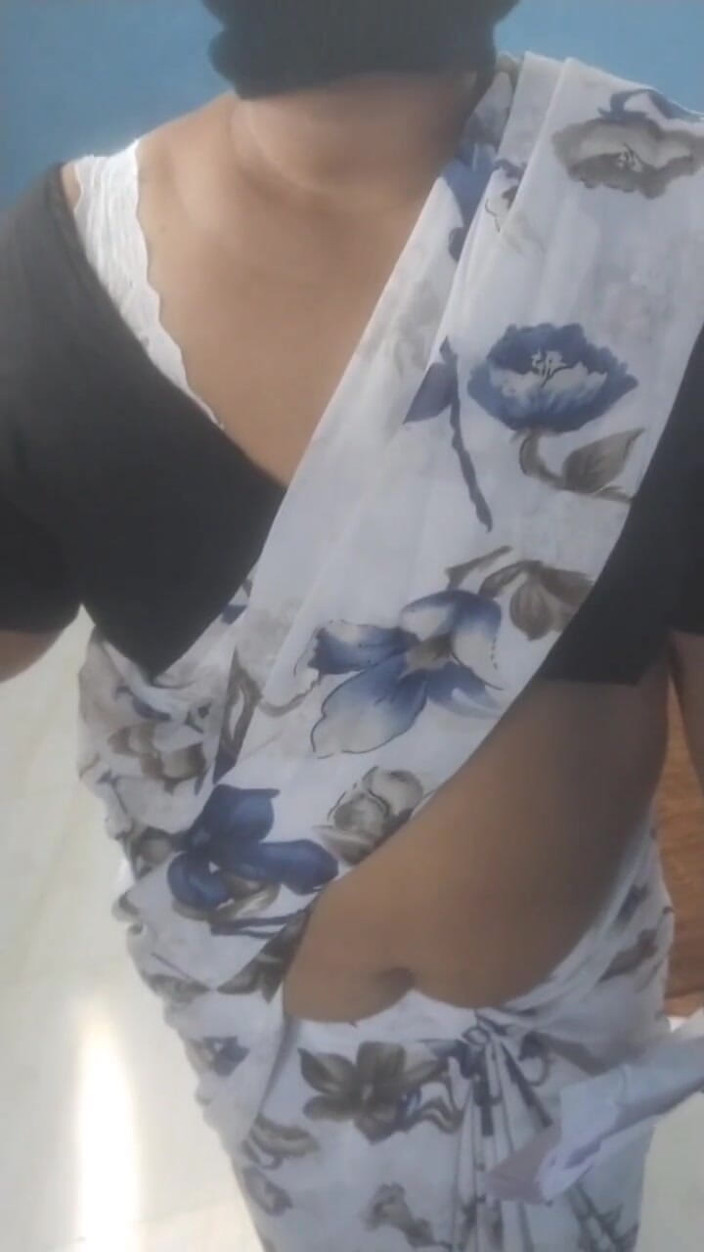 Tamil lesbian: Profesoară sex cu băiat pentru Mark