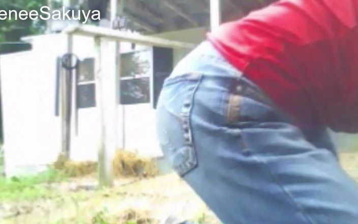 Renee Sakuya: ロックアウトされました!ガーデニング後のおしっこ事故