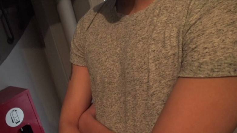 Young straight boy masturbation: Saloped E Paris follando sin preservativo por un latino