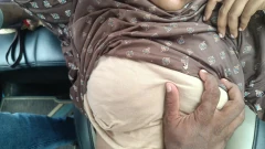 Il personale dell'ufficio fa sesso in auto