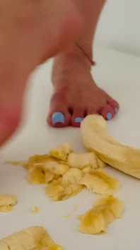 Banana Crush and Absolute Worship of My Feet, the Mixture of Sweaty Feet and the Taste of Fruit