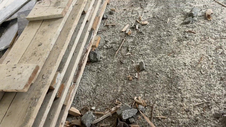 Mila Pie: Awek bertetek besar dikongkek dalam rumah terbiar oleh zakar besar