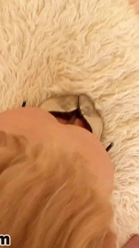 Söt milf Sara James POV avsugning deepthroat cum svälja