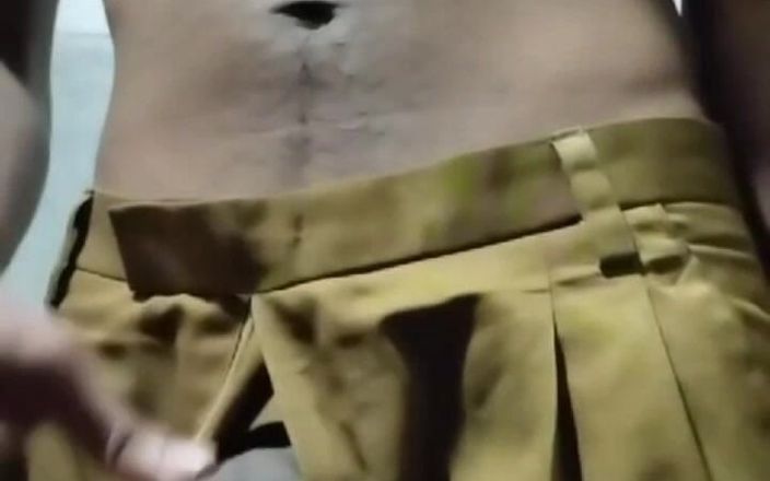 Deshi boys: Sevimli desi çocuk tuvalette kendini eğlendiriyor