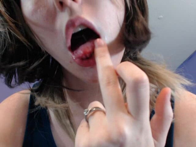 Brooke Dillinger: V58 Cv 혀 페티쉬 N 핥기 손가락
