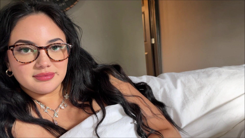 Alex Adams: 大步姐姐在迈阿密假期分享床 - Nika venom