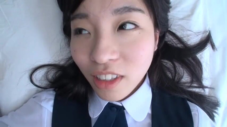 CherryBONBON: 成熟した男が制服姿の魅力的な美女に出会う。