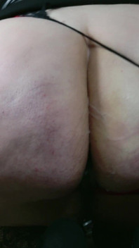 더 많은 것을 구걸하는 두꺼운 PAWG 후장을 뚝뚝 떨어뜨리고 퍼뜨리기