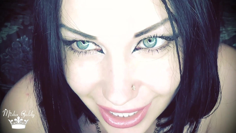 Goddess Misha Goldy: Поклоняйтеся моєму дорогому ручному бюстгальтеру! Великі цицьки, трах розуму!