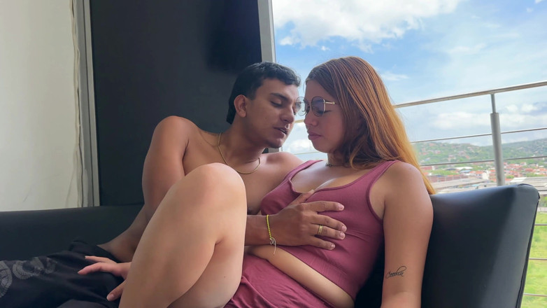 LILY_PUP: Aku ngentot pacar sahabatku sendirian di rumah dan aku meyakinkannya...