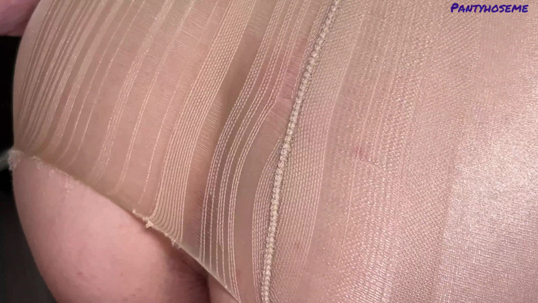 Pantyhose me porn videos: La petite beauté brune Kate Rose se fait éjaculer sur sa...