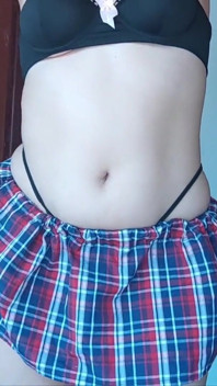 Gagică tânără sexy de 18 ani