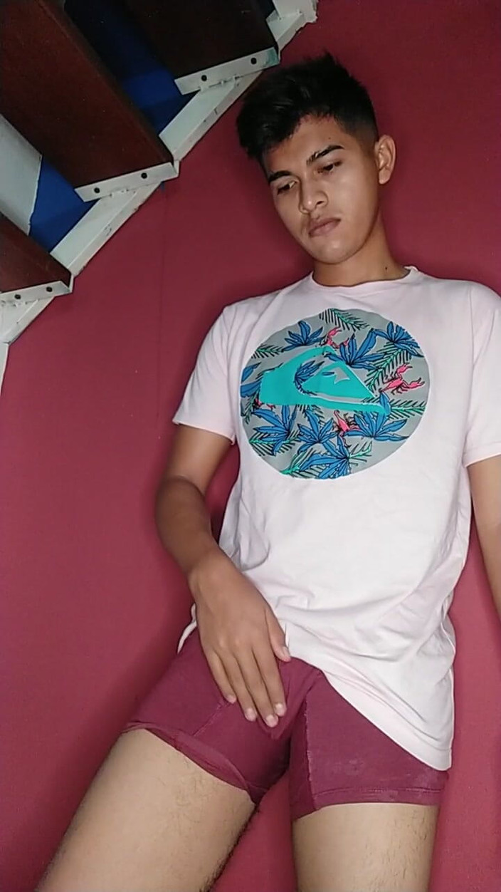 Viral boys: Alan Tokers se masturba em Dawn