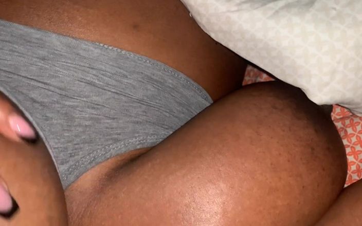 Super sexy ebony cuties: Mačkání a dojení mých tvrdých bradavek