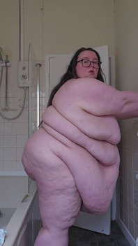 Cewek super semok lagi asik bugil di kamar mandi
