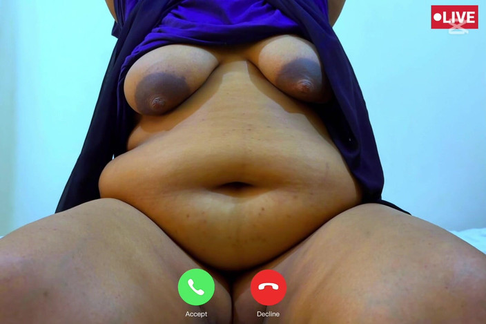 Aria Mia: Kun je me bellen en me geil maken door een...