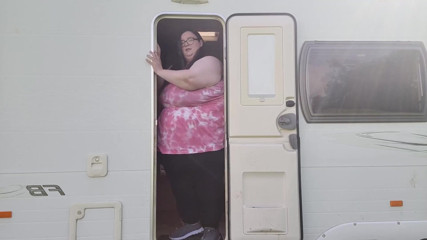 SSBBWLadyBrads: SSBBW Vs Tiny caravan door