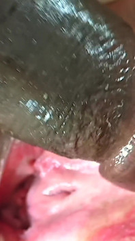 Caliente corrida - video porno de polla negra masturbándose y corriéndose en grandota de coño gordo, enorme culo, tetas y bragas