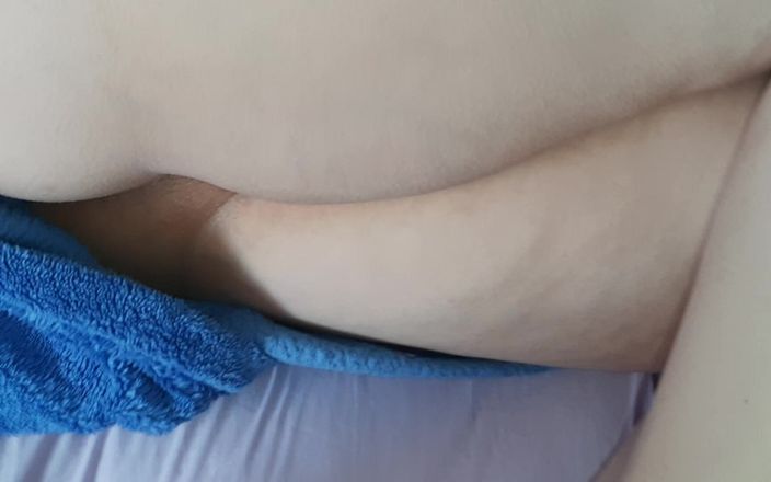 Vik_All: Ach můj bože, nevlastní táto, moje kundička překypuje potěšením