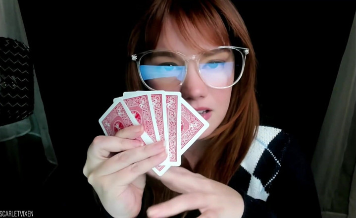 Scarlet Vixen: Striptiz Poker Gecesi