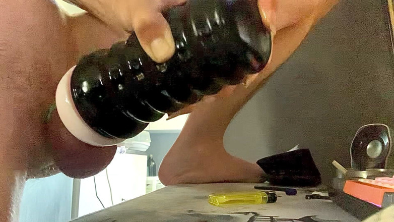 Curvedandcut: Fleshlight Primo piano