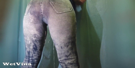 Thumbnail of Peeing in Jeans Pants with Big Sexy Ass
