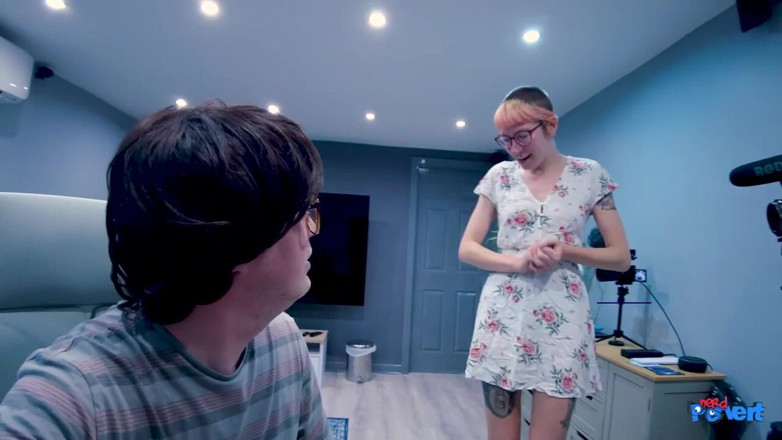 Nerd Pervert: Rosa Rosebud - curvă cu pulă dublă