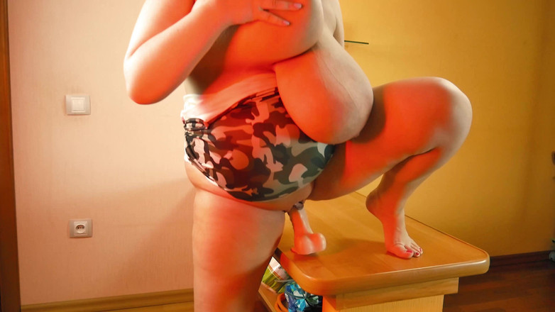 Anna Katz: Büyük Memeli Orta Yaşlı Seksi Kadın Büyük Dildo Üzerinde Zıplıyor