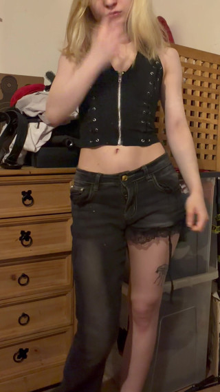 Lillia Cena: Striptease