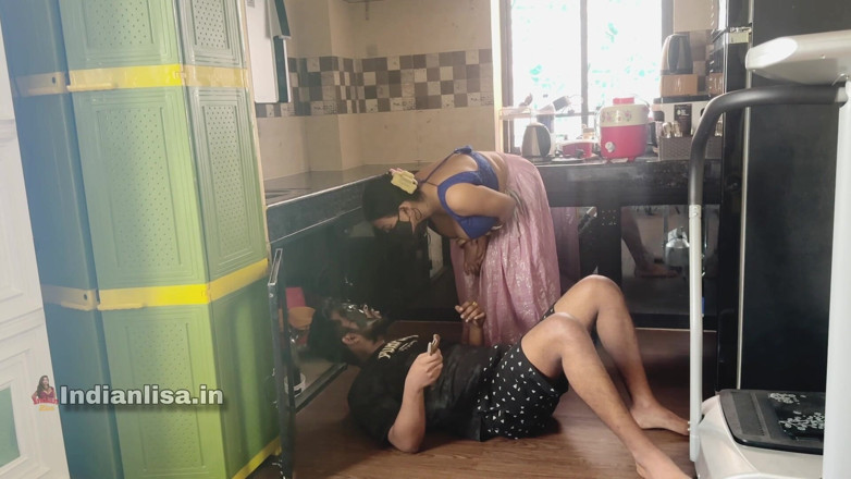 IndianMyra07: Mama vitregă cu instalator