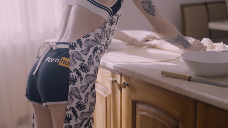 Karneli Bandi: Erotic Cooking with Karneli