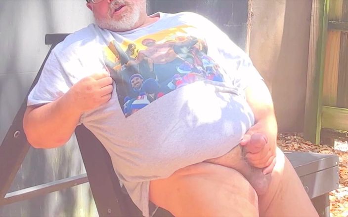 Hand-Free-Daddy-Chub: Cảnh sát trung tâm mua sắm béo đi cắm trại