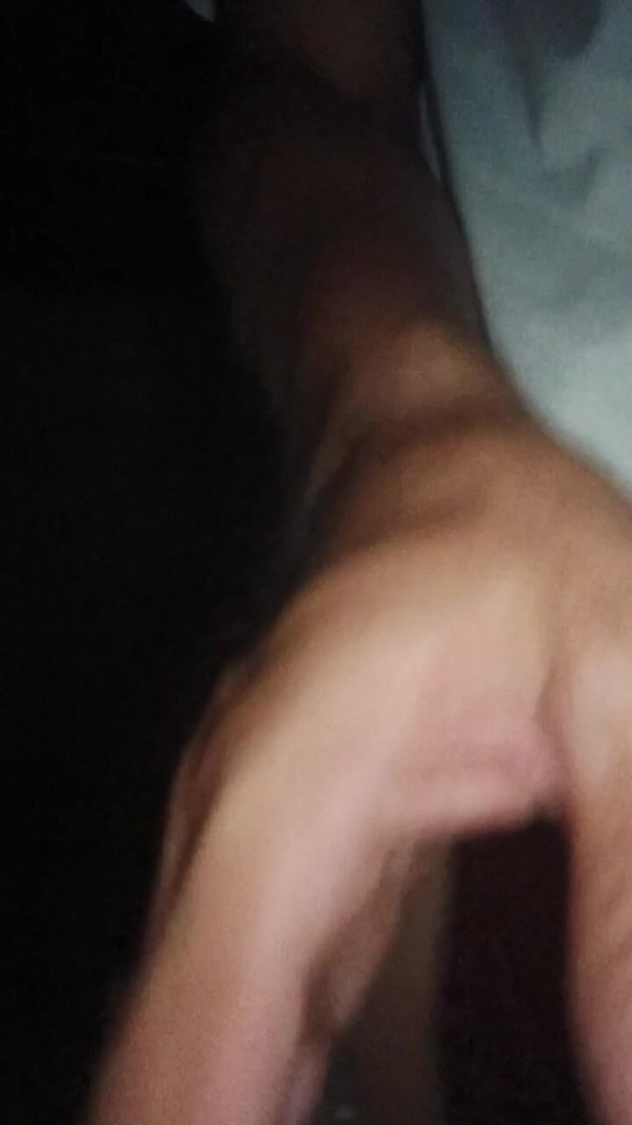 AdmHell: Noites frias são ótimas para masturbação de pau grande