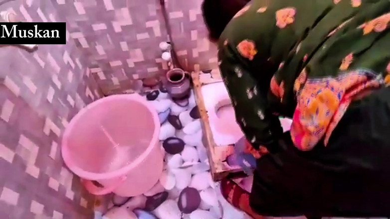 Muskan Rani: Indiana menina limpando em casa