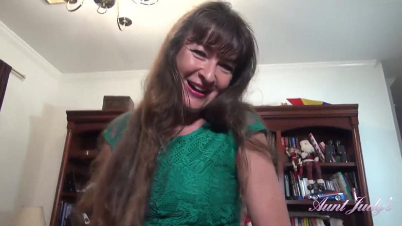 Aunt Judy's: AuntJudys - Cleaning day with 49yo Texas amateur Gabriella