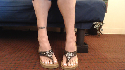 Abby Anna: Kuku putih flutter flip flops