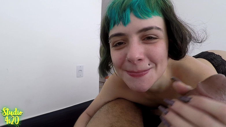 Mano Nico Official: Genç kız lezzetli bir şekilde emiyor